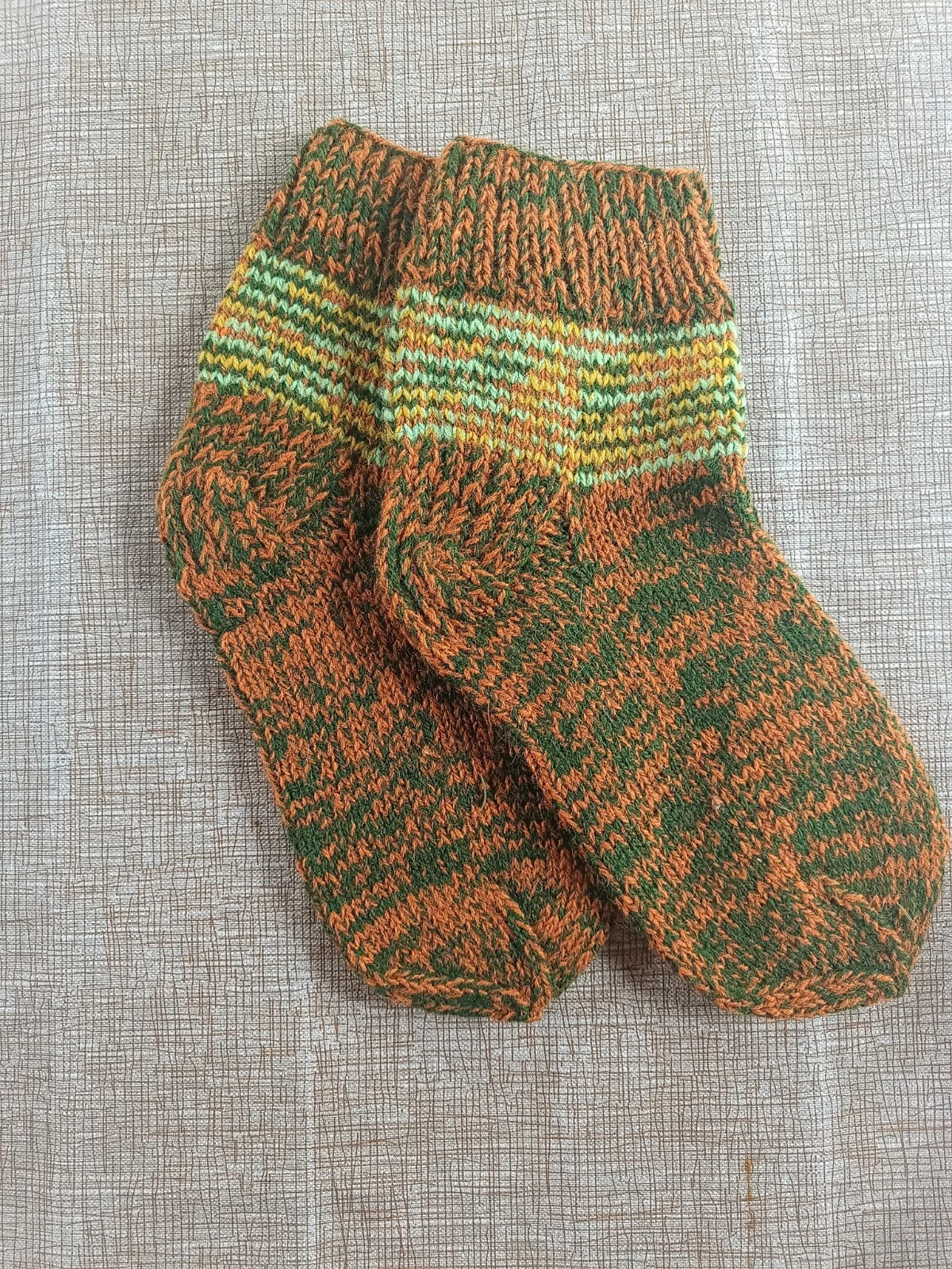 Size 9-10 1/2 women 8-9 1/2 men US / 41-42 EU Hand knitted lambswool socks