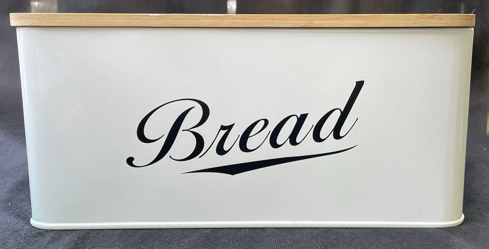 Retro Royal House Classic Metal White Bread Box Bamboo Cutting Board Lid Farm
Opens in a new window