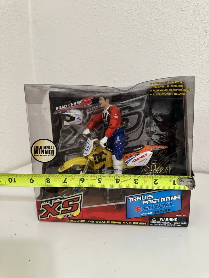 2006 Road Champs MXS Travis Pastrana #199 Deluxe 1/12 Scale Motocross Toy Suzuki - Image 4 of 4