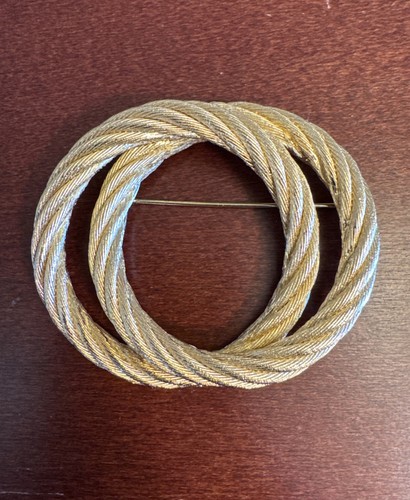 Vtg Signed CHRISTIAN DIOR Double Circle Yellow Gold Plated Textured Rope Brooch - Picture 3 of 16