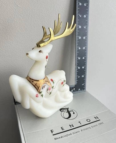 RARE VTG FENTON Reindeer Figurine 5261 JX IVORY Glass PAINTED Twin Berries NEW X