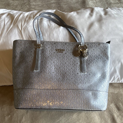 GUESS Gray Logo Tote Bag Zip Closure Inner Pockets Lined Bag Charm Gold Hardware
