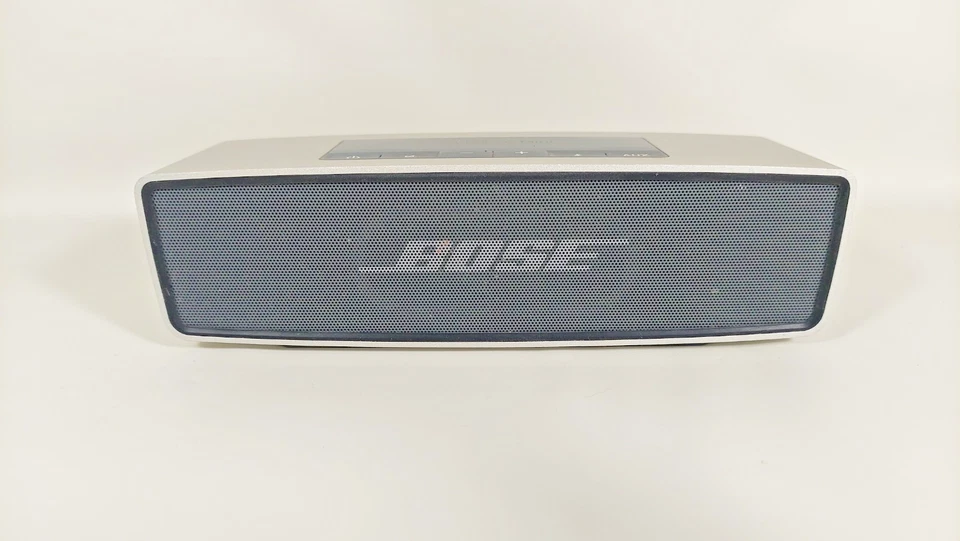 Altavoz móvil portátil inalámbrico Bose SoundLink Mini Bluetooth con cargador de base Foto 2 de 4