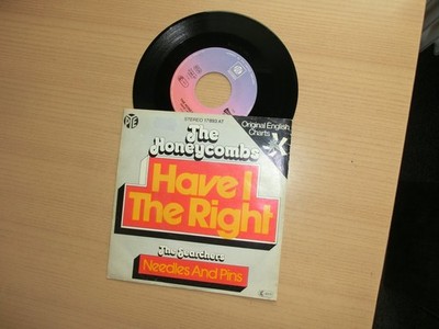 Single: The Honeycombs / The Searchers