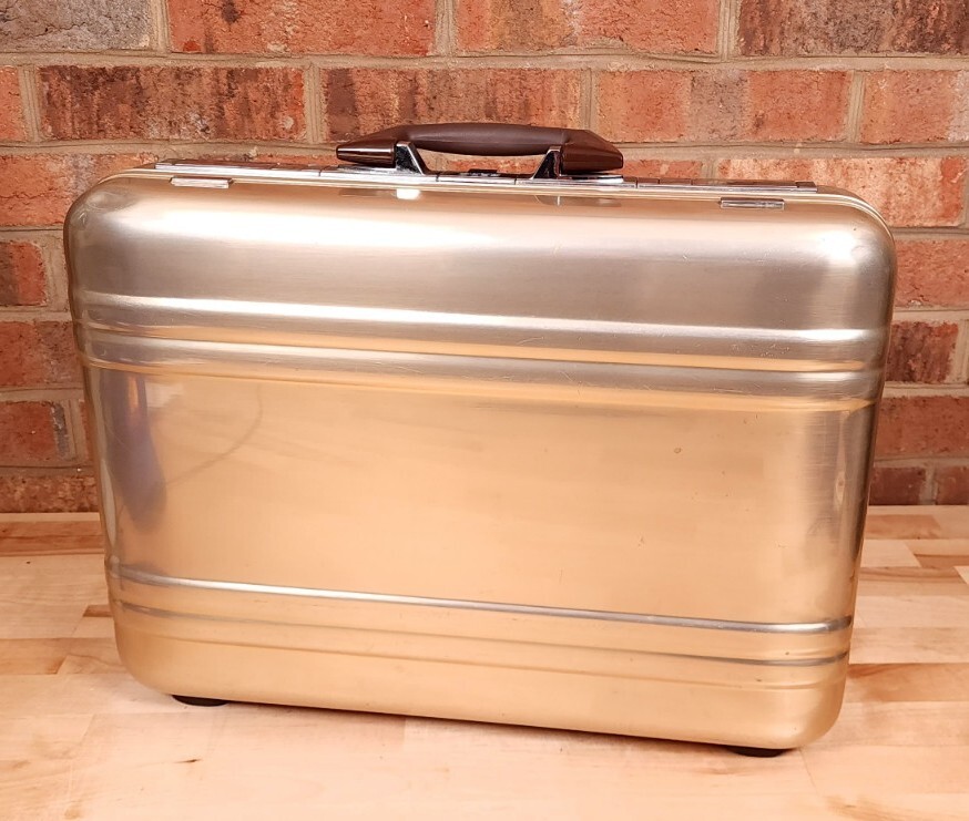 Zero Halliburton 18 Inch Aluminum Champagne Gold Business Briefcase