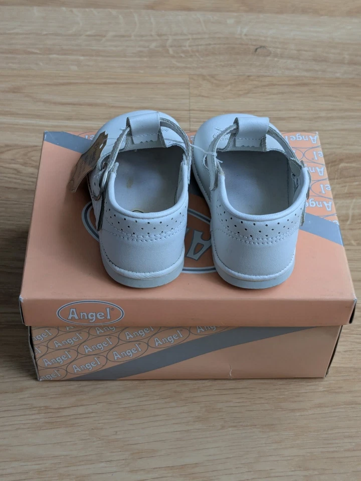 Zapato de bautizo Angel Baby de cuero blanco con correa en T talla 3 Foto 2 de 4
