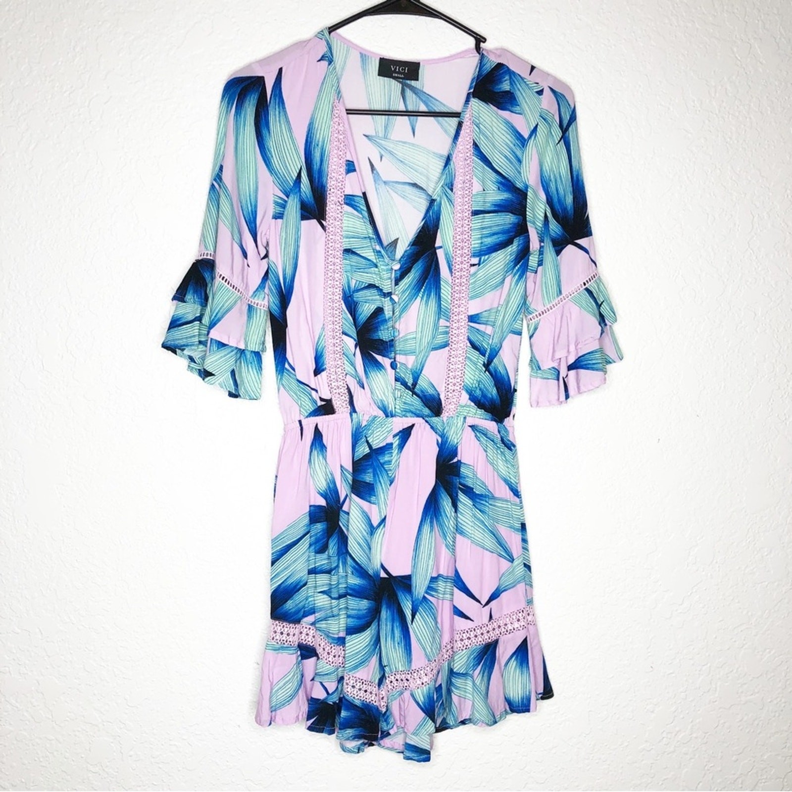 Vici purple blue tropical floral print ruffle trim romper size Small