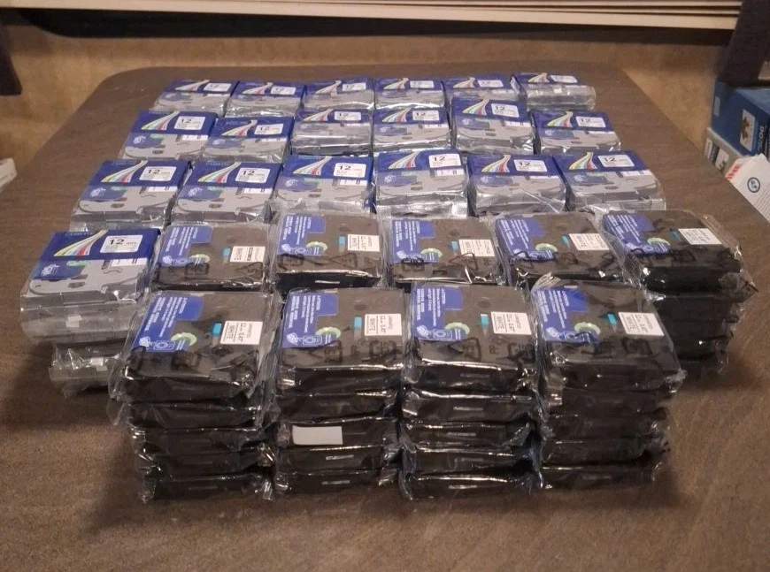 LOTE DE 140 ETIQUETAS DE REPUESTO TZc-231 laminadas blancas 12 mm tinta negra sobre blanco Foto 2 de 2