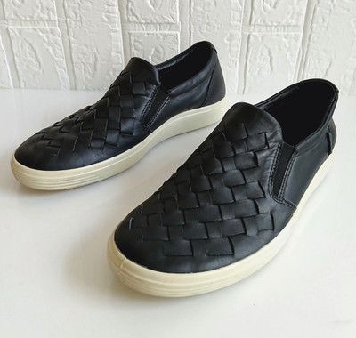 Ecco Women's size 7 Black Leather Woven Slip On Comfort Sneaker Shoes