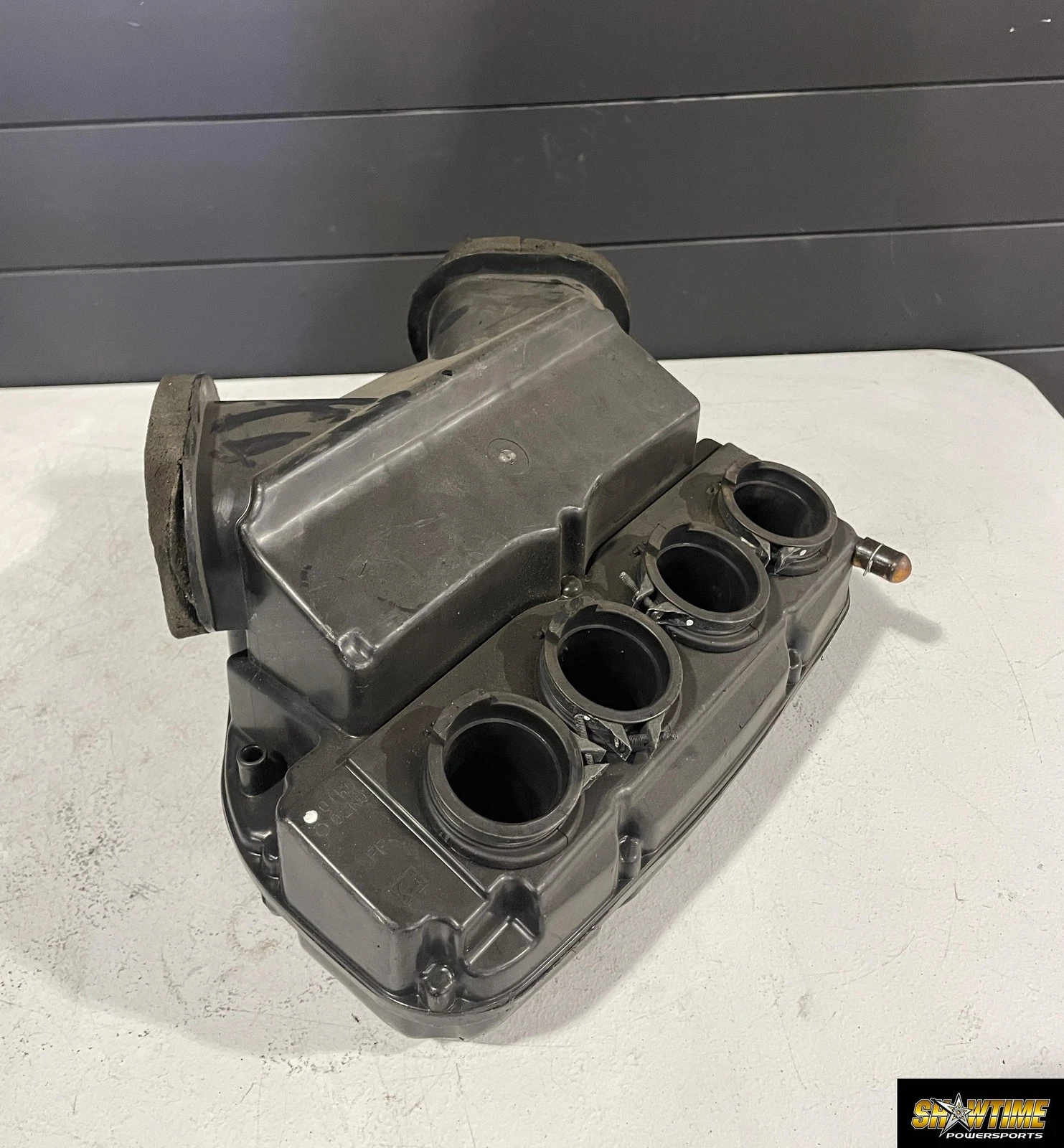 06-07 SUZUKI GSXR600 AIRBOX AIR INTAKE FILTER BOX 13700-01H01