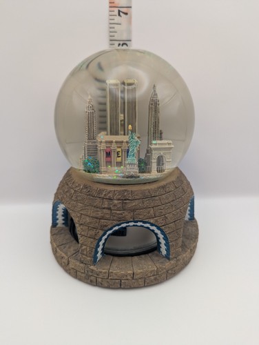 Vintage New York Skyline Twin Towers Animated Subway Snow Globe Music Box VIDEO