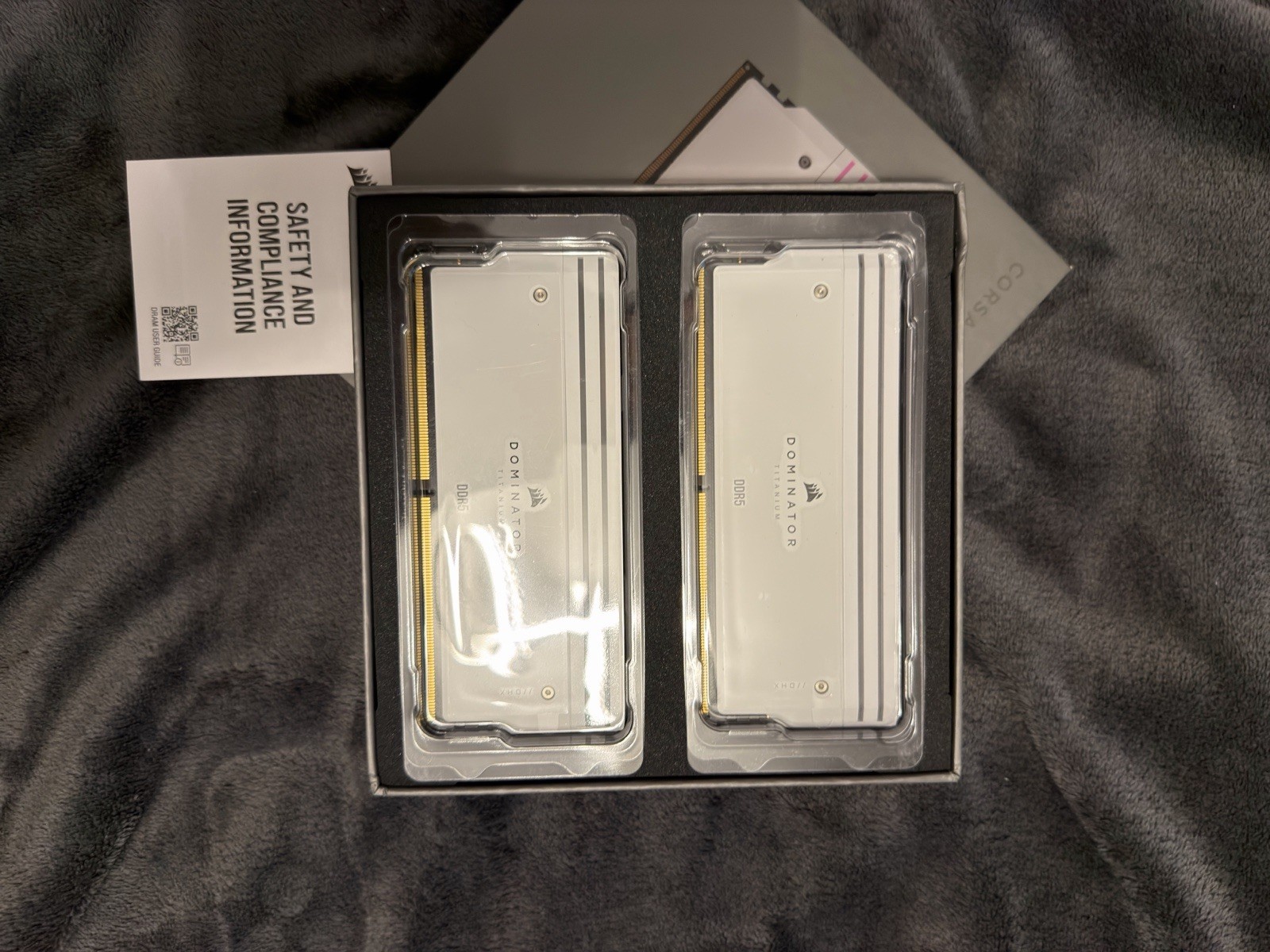 Corsair Dominator Titanium DDR5 32GB Kit (2x16GB) 7200MHz DIMM XMP 3.0