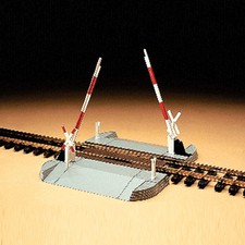 LGB G Crossing Gates 9-7/8 x 12-1/4in 250 x 310mm L50650