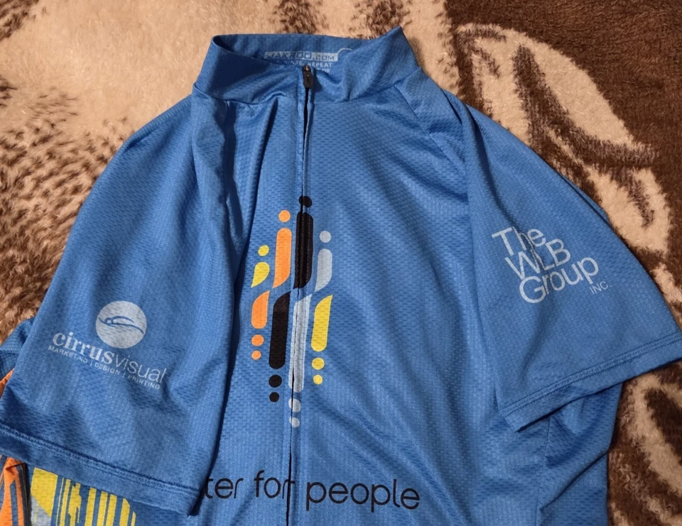 Camiseta de ciclismo para mujer talla L cremallera completa manga corta Jakroo.com geoméntrica usada en excelente estado Foto 3 de 4