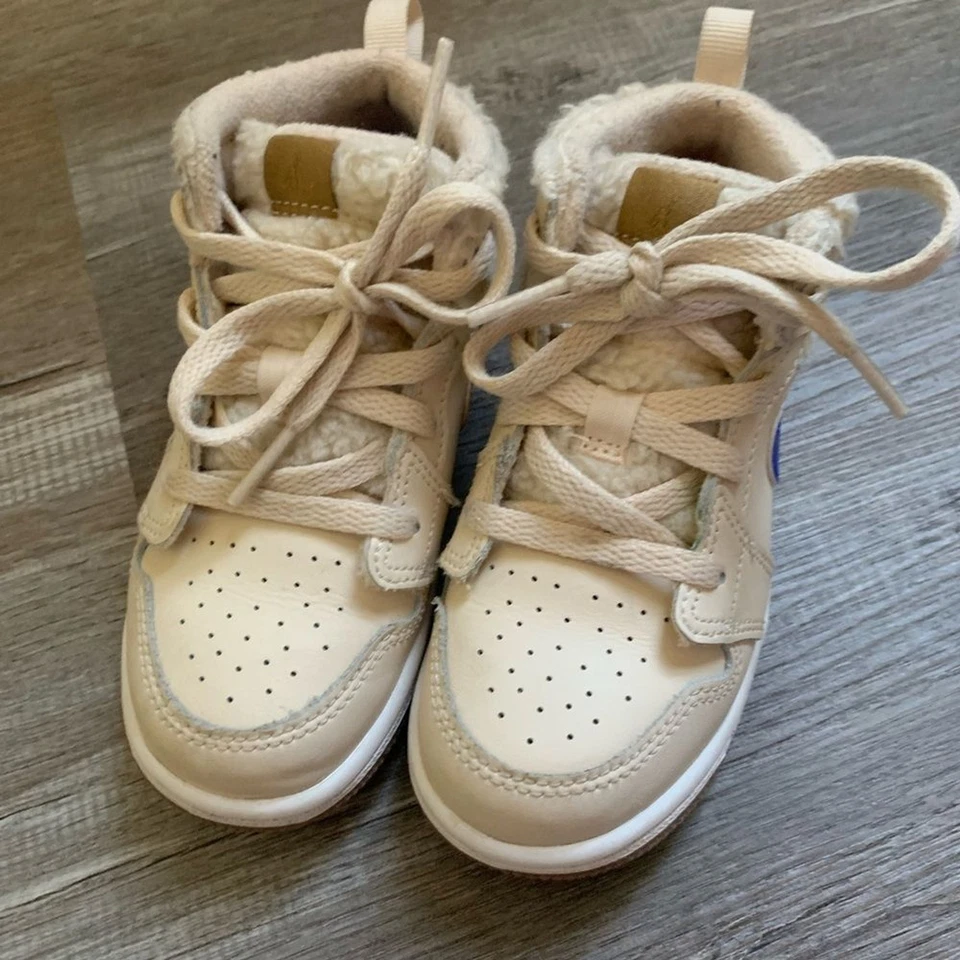 Nike Air Jordan Tenis Sherpa Vellón Multicolor Beige Niños Pequeños Talla 9C Foto 2 de 4