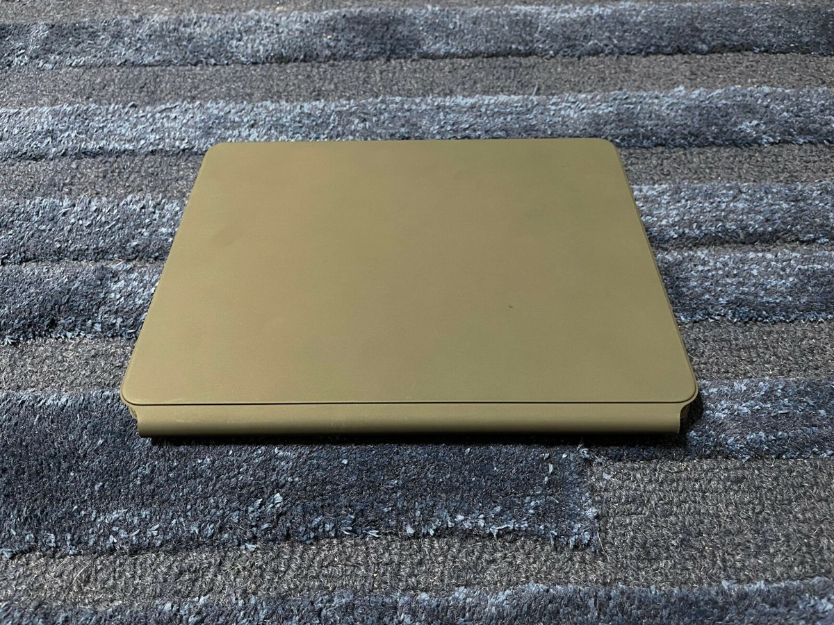 Apple iPad Pro 5th Gen 1TB, Wi-Fi, 12.9 in - Silver w/ Apple