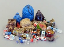 Plus Model 1/35 Trash (Resin+Decals)