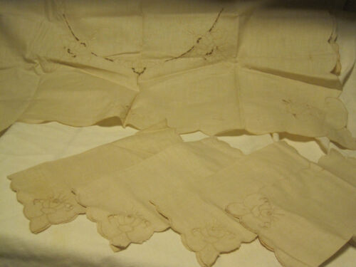 VTG CUTWORK LINEN TABLECLOTH 33.25&#034; X 35.25&#034; AND 4 NAPKINS 10&#034; W/EMBROIDERY