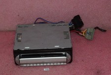 Reproductor de discos compactos Sony FM/AM modelo CDX-R3300.