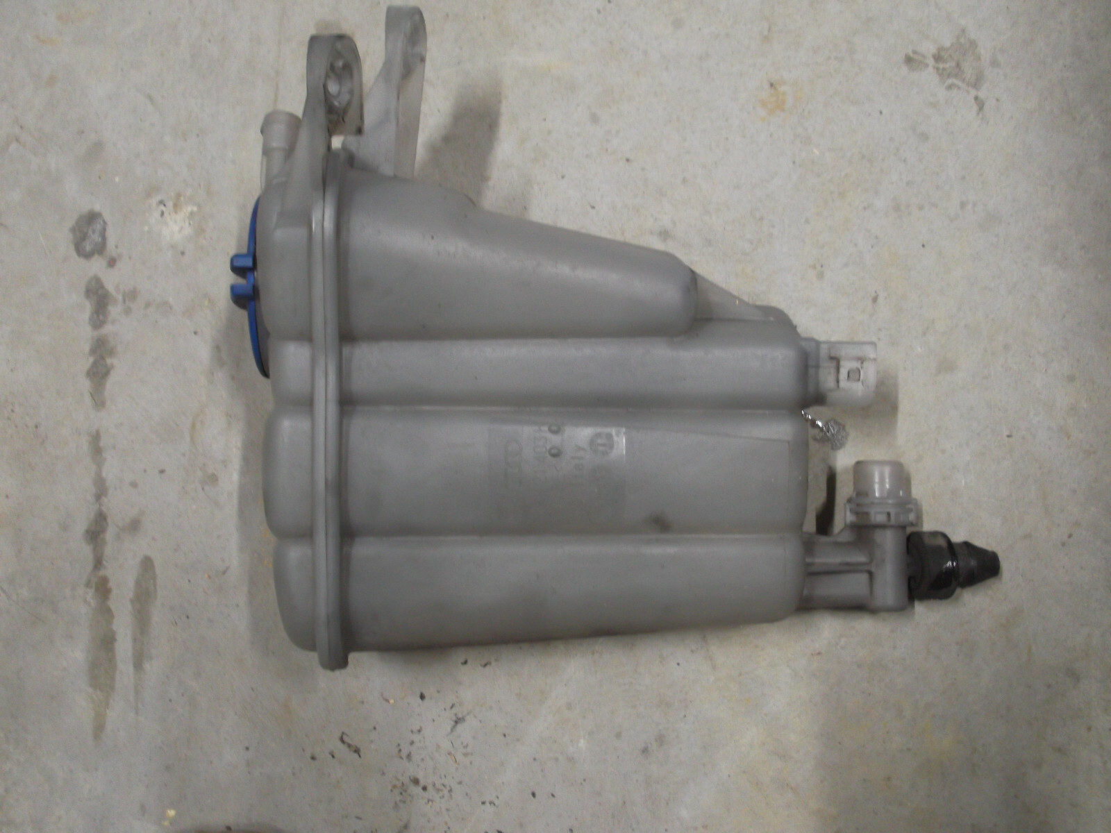 Audi A4 A5 Engine Coolant Recovery Reservoir Tank 8K0121403H S5 Free