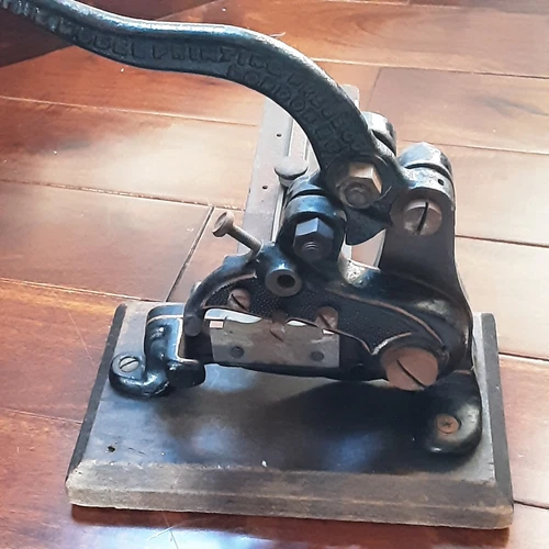 Antique Little Giant Model Printing  Press  Co London Cutter