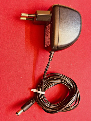 AC-DC Adapter - Stecker-Netzgerät RoHs YHD1200100G-31 - AC 230V /DC 12V - 100 mA