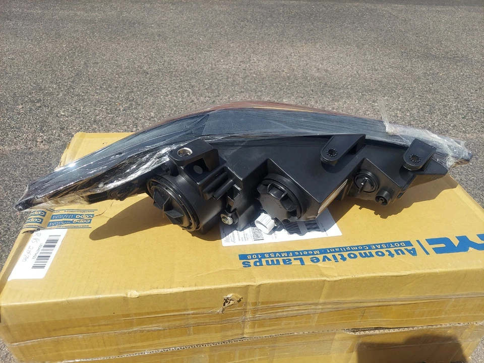 Conjunto de faros - Certificado Capa TYC 20-9808-90-9 para Hyundai Elantra 17-18 Foto 4 de 4