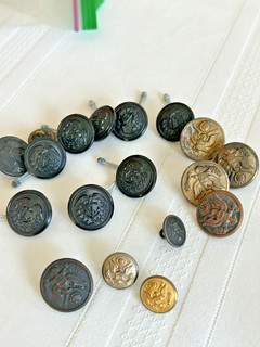 LOT of 18 MILITARY UNIFORM METAL BUTTONS