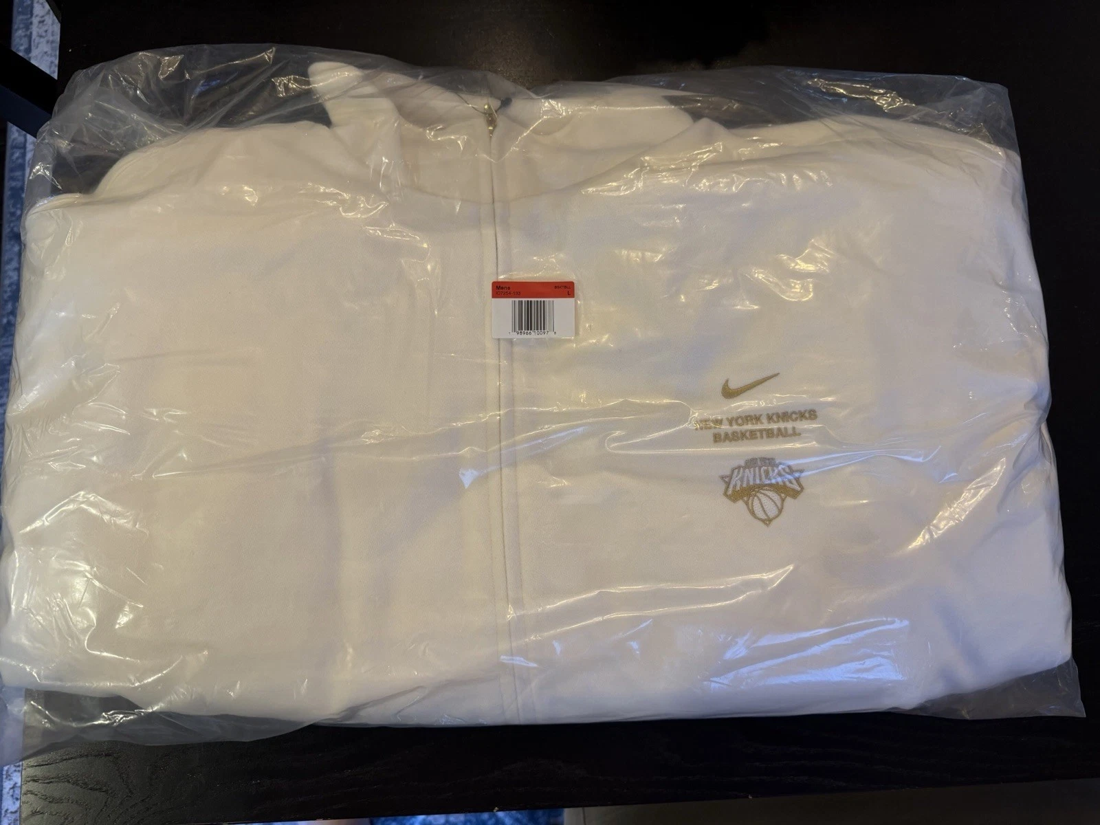 NEW YORK KNICKS MEN’S NIKE 2026 NBA CHAMPIONS FULL-ZIP JACKET SIZE LARGE IN HAND - product detail image 1