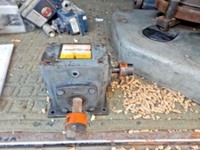 Boston Gear 700 Series 5:1 Right Angle Worm Gear Reducer, Dual Shaft