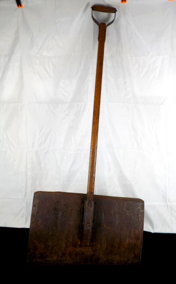 Rare Antique Owosso No. 31 Snow Shovel Vintage Wood Handle Steel Blade - Image 3 of 4