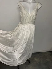 shadowline Vintage Lace nightgown women’s 1x Excellent Condition