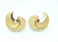 Pendientes Clip Corona Trifari Semilla Perla Luna Media Luna Media Siglo Tono Dorado