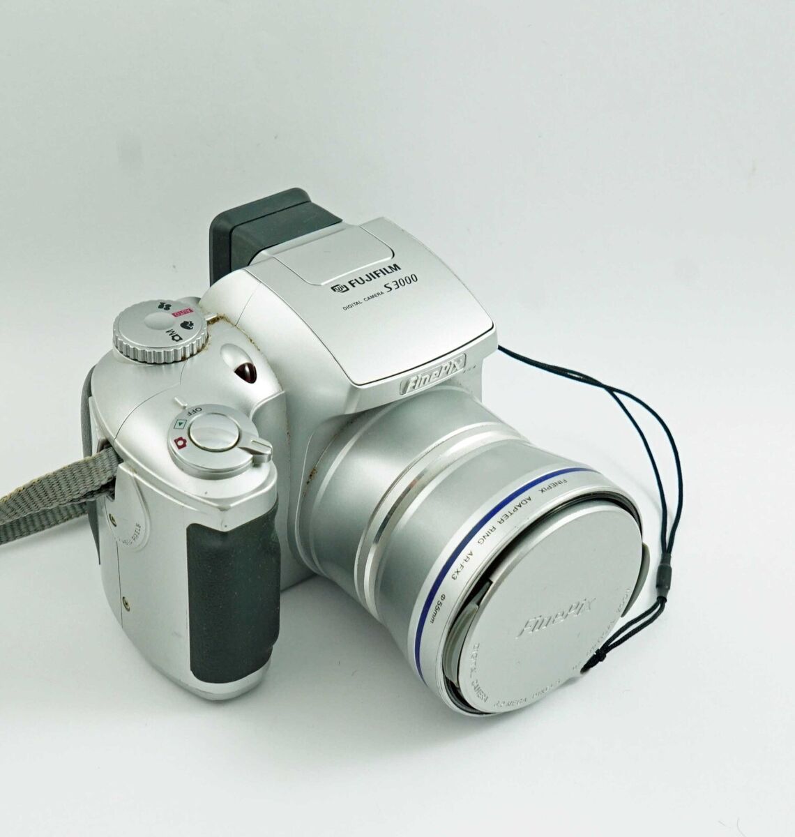 Fujifilm FinePix S Series S3000 3.2MP Digital Camera Fujifilm FinePix S Series S3000 3.2MP Digital Camera