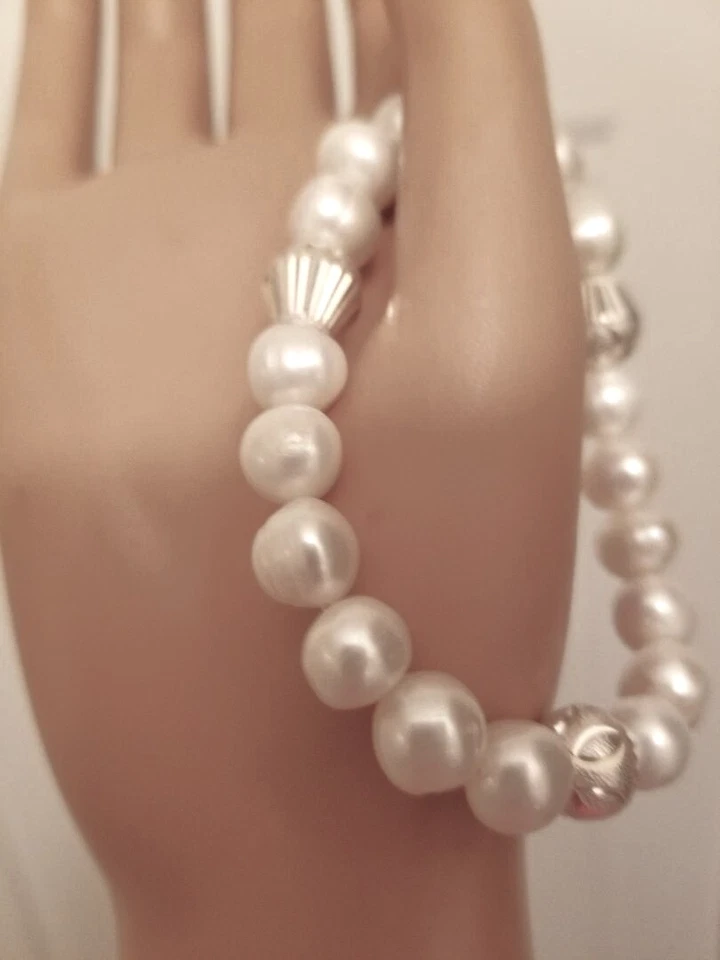 Freshwater Pearl Bracelet with 10mm 925 Sterling Silver Diamond Cut Spacer Beads - Image 4 of 4