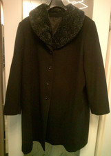 gerade geschnittener Mantel, Gr. 52 (50), m. abknöpfbarem Webpelzkragen, m.Wolle