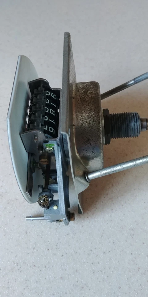 BMW 2002 calibre E10 1974-1976 odómetro en kilómetros, mira, barato Foto 3 de 4