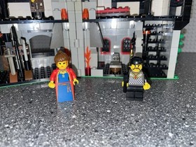 LEGO Castle 3739 Blacksmith Shop . 100 % Complete Set w / very nice minifigs