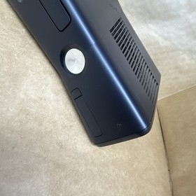 Microsoft Xbox 360 Slim 4GB  Console Base Bundle Controller Tested Matte Black