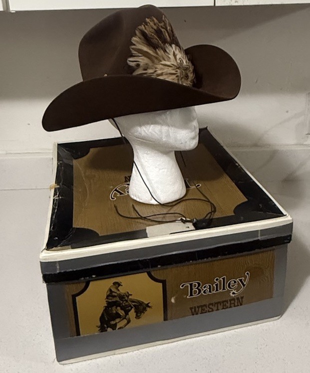 BAILEY Miss Rodeo rancher/cowboy hat dark brown w/original  display picture 2