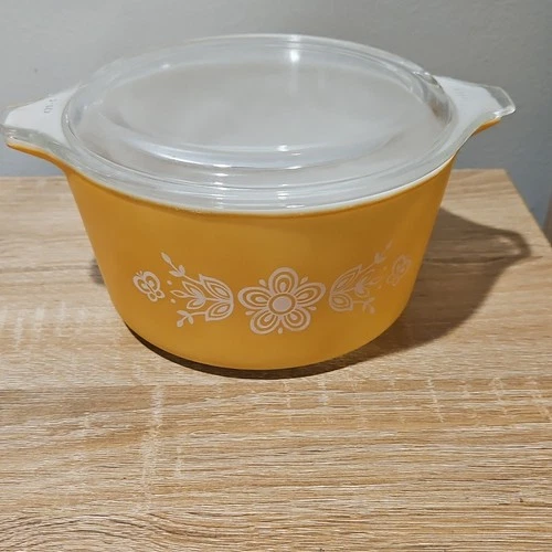 PYREX Vintage Yellow Floral Pattern Round Casserole 473 1-qt With Lid