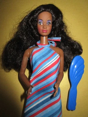 B-1093) RARE ALTE AA BARBIE DEE DEE MATTEL+VINTAGE NECKHOLDER-KLEID+ALTE SCHUHE - Bild 1 von 4