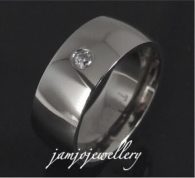 BRANDNEUER HOCHWERTIGER TITAN BANDRING MIT ZIRKONIA