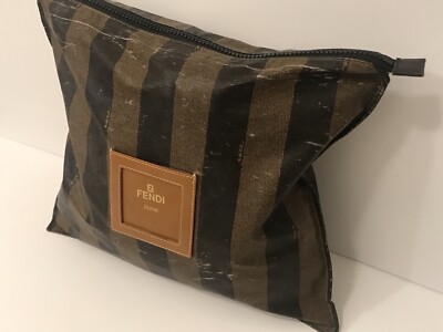 【FENDI】CLUTCH LARGE FENDI Large Clutch, Zip Pouch, Accessory Bag, Pequin