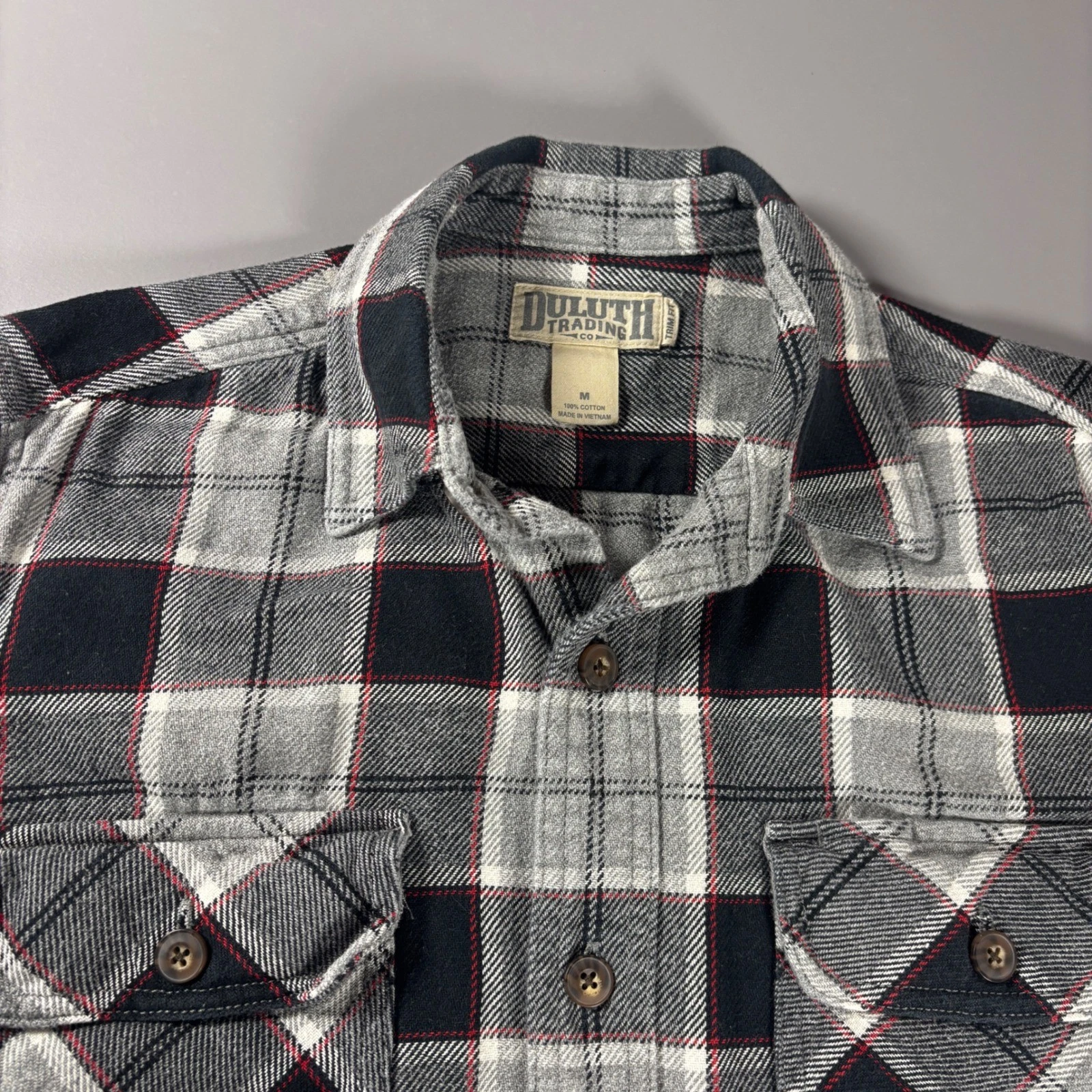 Duluth Trading Co Mens M Grey Black Plaid Trim Fit Cotton Flannel Shirt 24702