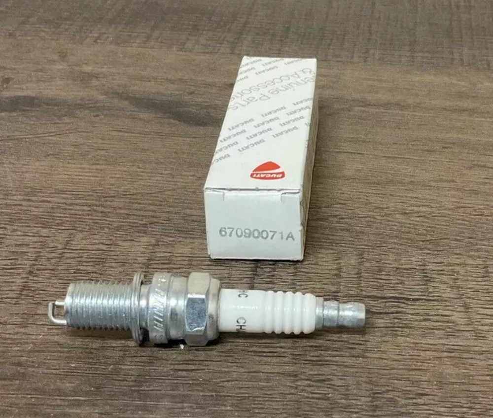 94-02 Ducati 748 916 996 Monster ST2 ST4 Spark Plug QTY2 OEM 67090071A