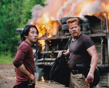 STEVEN YEUN signed autograph 20x25cm THE WALKING DEAD in person autograph COA