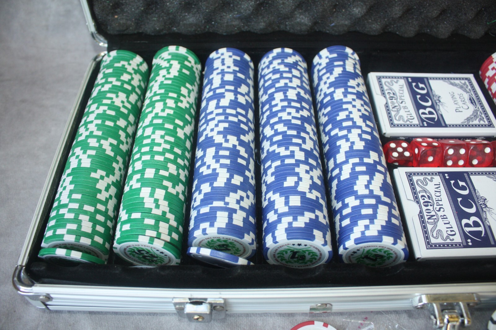 Casino Del Sol Las Vegas Poker Chips Cards Dice In locking Case eBay