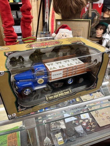 Golden Wheels Hall Of Fame Collection 1951 Ford Stake Truck 1.25 US Mail