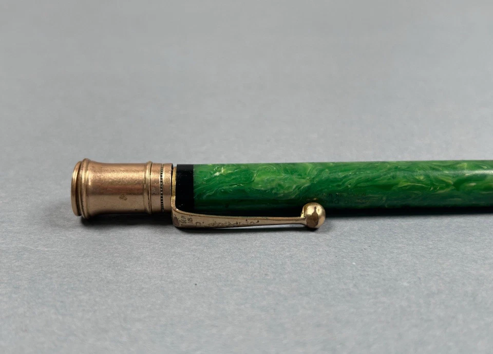 1930’S PARKER DUOFOLD LÁPIS MECÂNICO SÊNIOR, ACABAMENTO EM OURO VERDE JADE. (S840) - Imagem 2 de 4